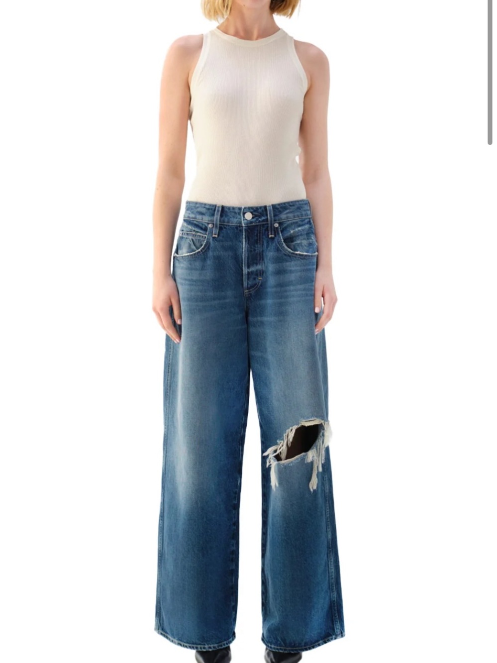 AMO Indira Women's size 30 Wide Leg Distressed Jeans, in Lasting wash. EUC.